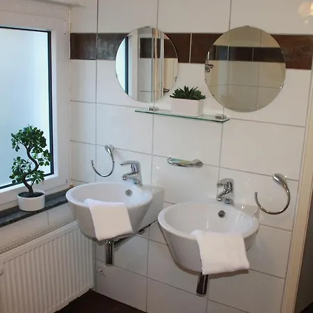 Ferienhaus Winterberg Fuer 12 Personen Sauna Garten Garage Hund Buitenkant foto